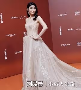 陳慧琳曬素顏照慶祝50歲生日,皮膚緊緻無僵硬感不愧為凍齡美女