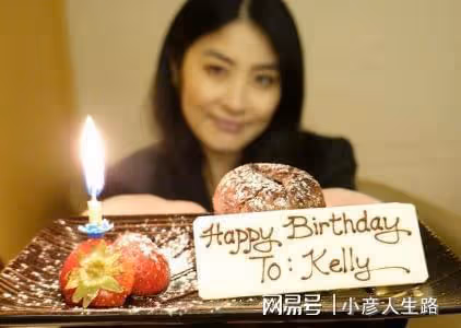 陳慧琳曬素顏照慶祝50歲生日,皮膚緊緻無僵硬感不愧為凍齡美女