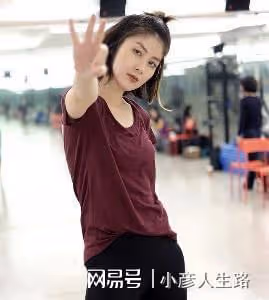 陳慧琳曬素顏照慶祝50歲生日,皮膚緊緻無僵硬感不愧為凍齡美女