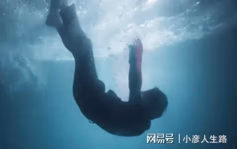 李易峰替身曝料：拍戲被電擊，穿濕衣被助理擋門外，指導反被問候