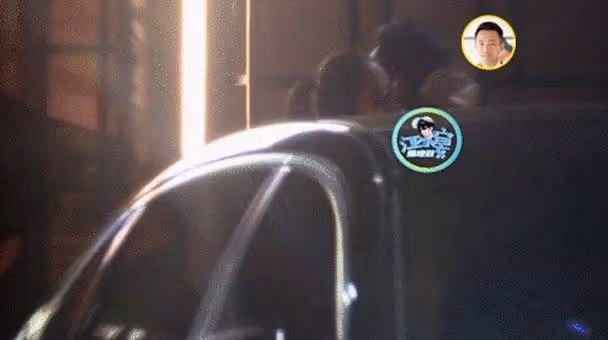 完全旁若無人！　汪小菲張穎穎當街纏綿