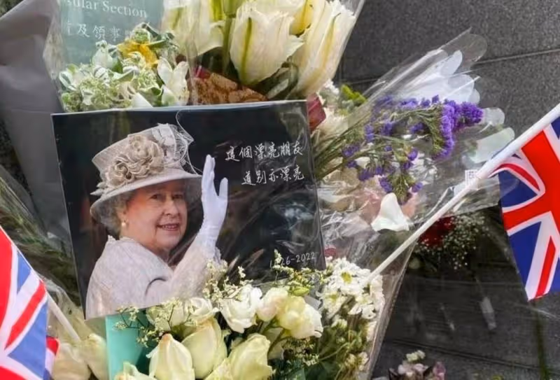 羅家英公開悼念英國女王,眼中含淚,情緒激動,稱香港多虧了她的庇護