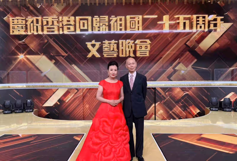 羅家英公開悼念英國女王，眼中含淚，情緒激動，稱香港多虧了她的庇護
