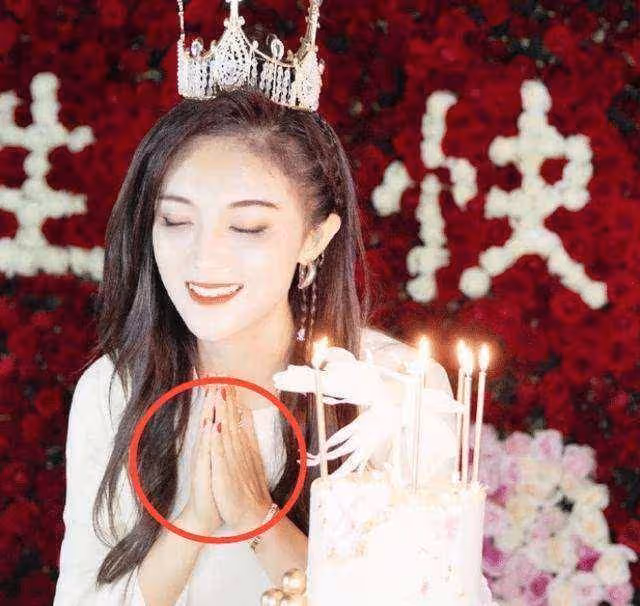 九月奇蹟已經離婚4年了,看王小薇和王小海的情況,現狀大相逕庭