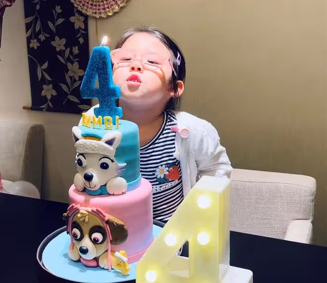 陳怡蓉為4歲女兒慶生！一家三口合影曝光，愛女像極了醫生老公