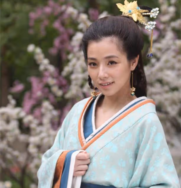 陳怡蓉為4歲女兒慶生！一家三口合影曝光，愛女像極了醫生老公