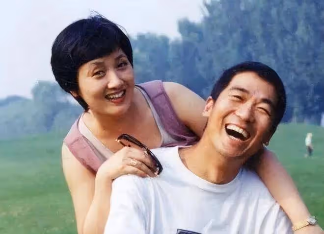 7位被拋棄的「明星糟糠妻」,個個賢良淑德,卻把青春喂了狗