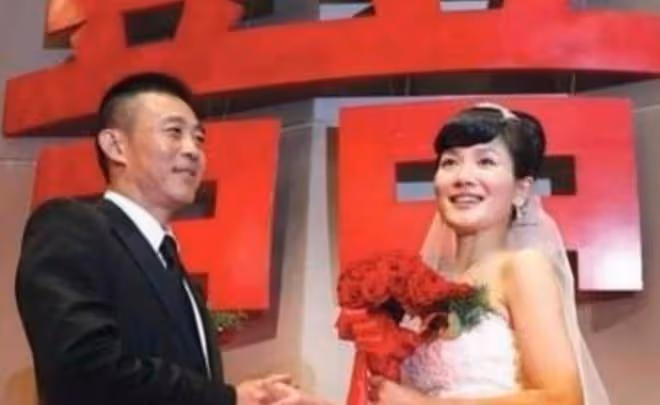 7位被拋棄的「明星糟糠妻」,個個賢良淑德,卻把青春喂了狗