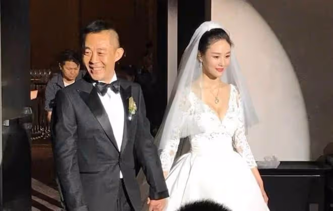 7位被拋棄的「明星糟糠妻」,個個賢良淑德,卻把青春喂了狗