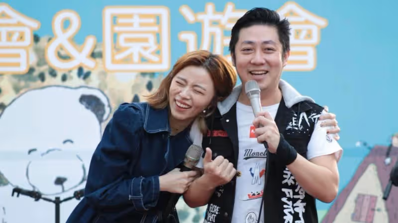 王瞳戴「艾成骨灰戒指」飛馬來西亞,辦1人婚禮哭喊「跟你結婚」惹網心疼:這是真愛!