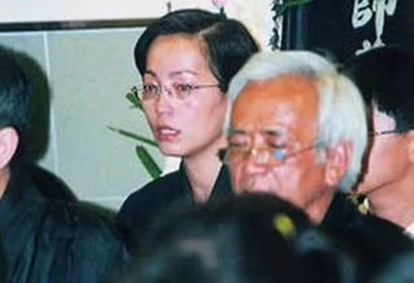 「一代道長」離開時年僅45歲!「丑角」女友為他披麻戴孝 見者無不落淚:他最讓我刻骨銘心