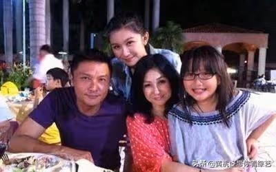 「與梁朝偉是同學」娶空姐老婆29年從未傳緋聞　「38年打拚財產全記妻名下」2女兒承襲高顏值