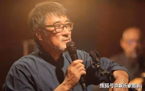 他捧紅了半個樂壇女歌手,用餐巾紙5分鐘寫下的歌,一火就是30年
