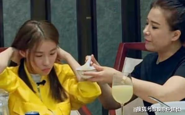 《變形記》16歲巨嬰:每天花銷過萬、吃飯要人喂,今成了這樣