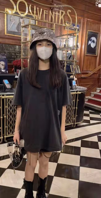 李湘曬回國後愜意生活,12歲王詩齡獨留英國,學費一年近30萬