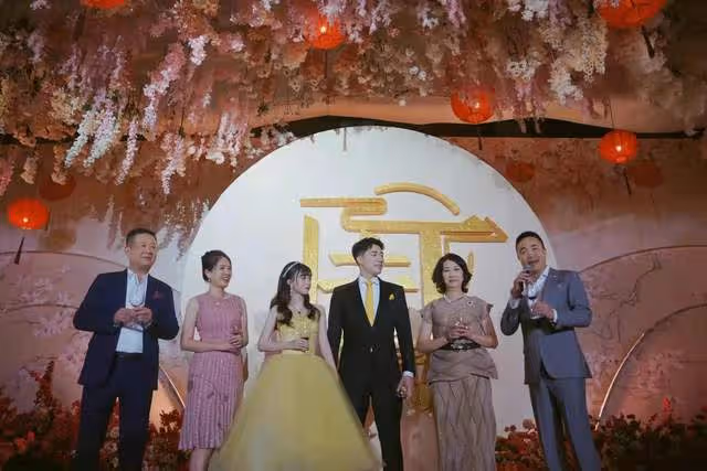 豪門聯姻!特步公主與七匹狼公子訂婚,女方爸爸喊話事業多扶持
