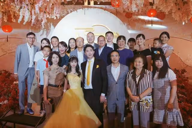 豪門聯姻!特步公主與七匹狼公子訂婚,女方爸爸喊話事業多扶持