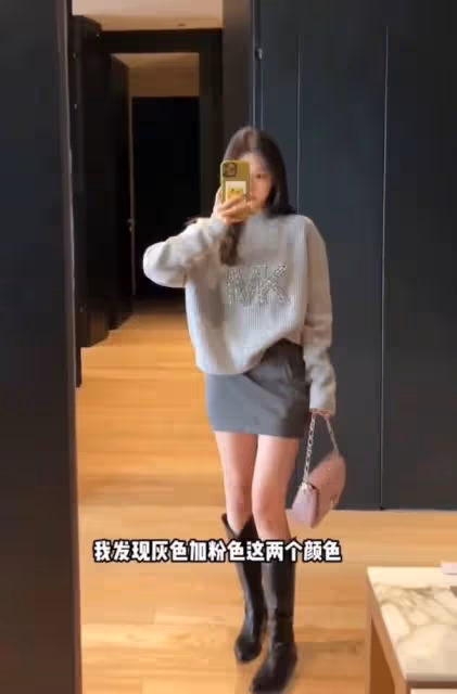王思聰戀愛太甜蜜！用與慎婕合照當壁紙，女方胳膊多處淤青惹擔憂
