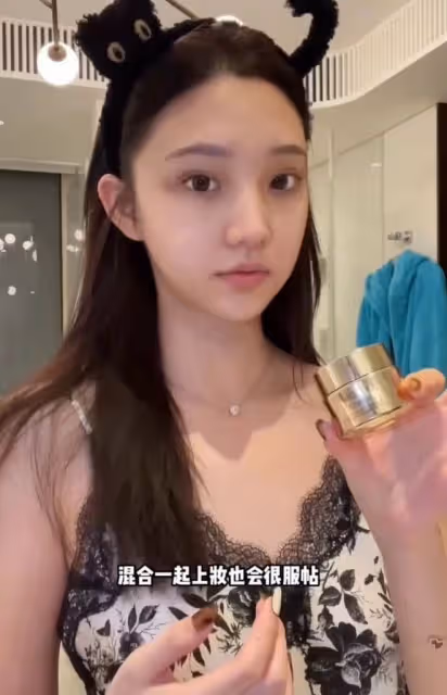王思聰戀愛太甜蜜!用與慎婕合照當壁紙,女方胳膊多處淤青惹擔憂