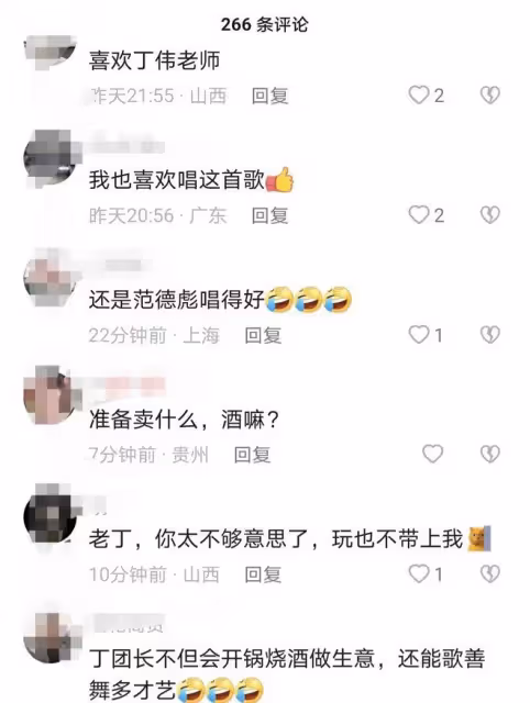 72歲《亮劍》丁團長曬近況，室內飆歌中氣十足，兩鬢斑白身體硬朗