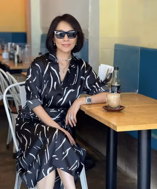 劉嘉玲悼念英女王惹爭議!不懼輿論外出覓食,戴滿首飾吃整隻烤雞