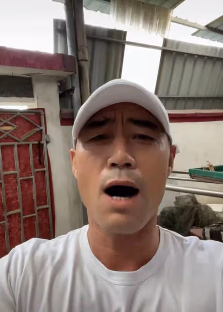 旭日陽剛王旭回河南老家探親,家中雜物亂堆太髒亂,屋頂破損嚴重