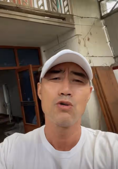 旭日陽剛王旭回河南老家探親,家中雜物亂堆太髒亂,屋頂破損嚴重