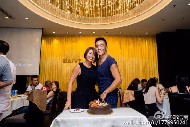 57歲鄭浩南承認婚變,暗示老婆出軌,拍完戲回到家已人去樓空