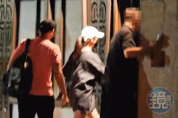 深夜直奔女星香閨!溫昇豪遭拍「車上和她黏緊緊」被誤認溫太太 「家中約會半小時」他出面回應了