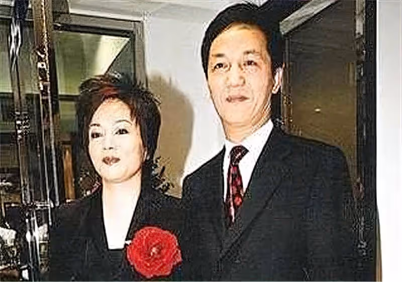 最美亞姐!感情2次受騙「被一巴掌」毀掉大好前途 母親失言「斷絕後路」今48歲仍孤身一人