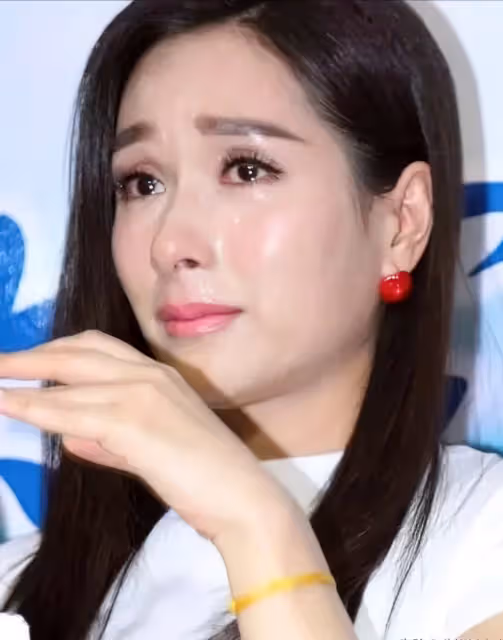 最美亞姐!感情2次受騙「被一巴掌」毀掉大好前途 母親失言「斷絕後路」今48歲仍孤身一人