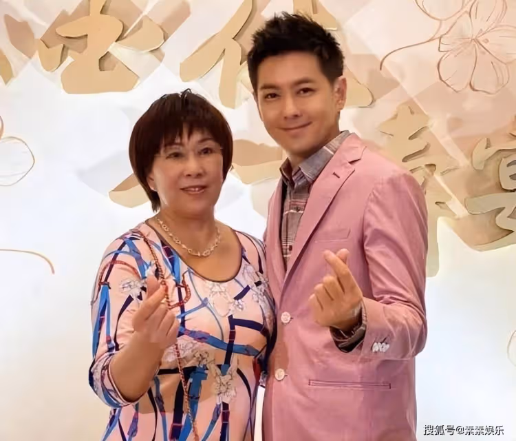 白冰冰透露林志穎面部修復情況:小小縫了一下,已經沒有問題