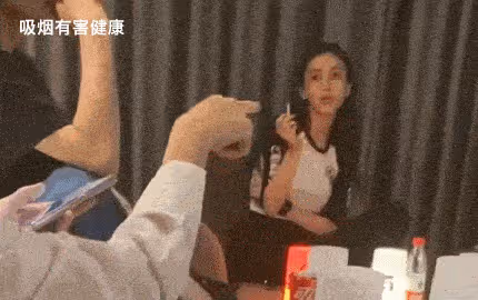 angelababy室內抽菸被偷拍：被拍時一無所知，但不影響她的顏值