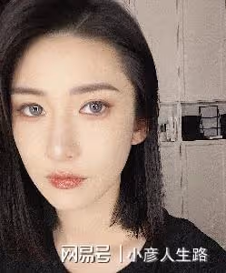 網紅灣灣否認是李易峰交易對象,開無罪證明,證件照曝光超清純