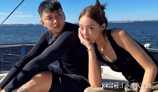 崔晉滴眼藥水裝哭被揭穿後,被晉嫂揍得鼻青臉腫,網友:值了