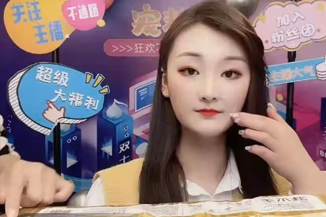 大衣哥新兒媳疑放棄當幼師，稱上最後一天課，此前穿著暴露引爭議