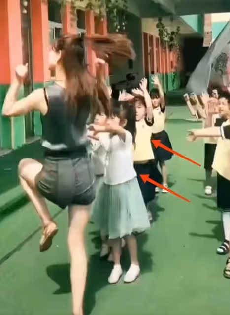 大衣哥新兒媳疑放棄當幼師，稱上最後一天課，此前穿著暴露引爭議