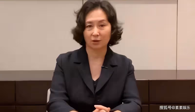 何超瓊和賭王四太現身新賭牌競標，何猷龍和何超鳳一同隨行
