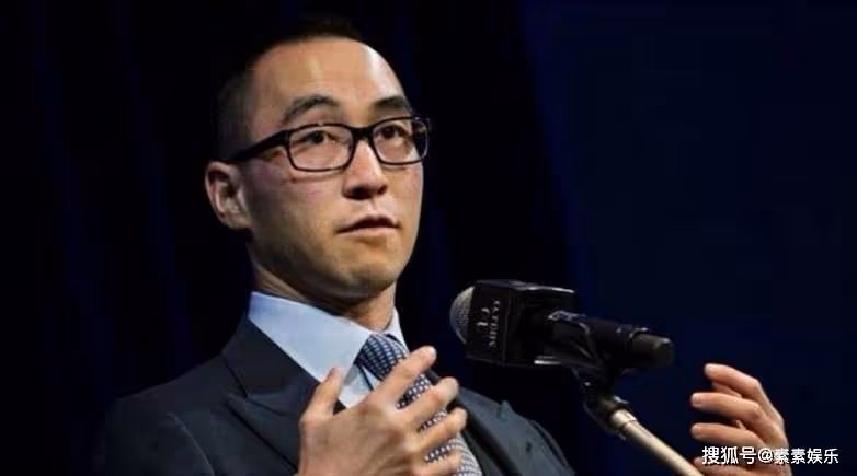 何超瓊和賭王四太現身新賭牌競標，何猷龍和何超鳳一同隨行