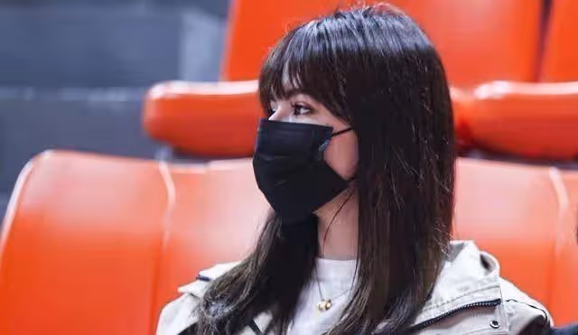 神仙顏值！阿的江女兒現場觀戰遼疆大戰，網友：現實版赤木晴子