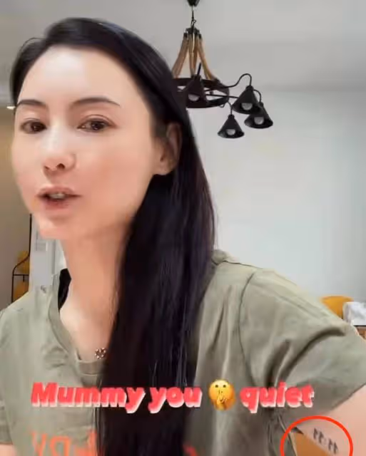 張柏芝戴9萬手鐲化妝,胳膊內側黑色紋身搶鏡,女傭人站門口偷看