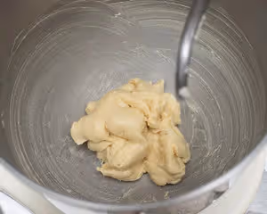 超級無敵香！蒜香黃油肉鬆小餐包！