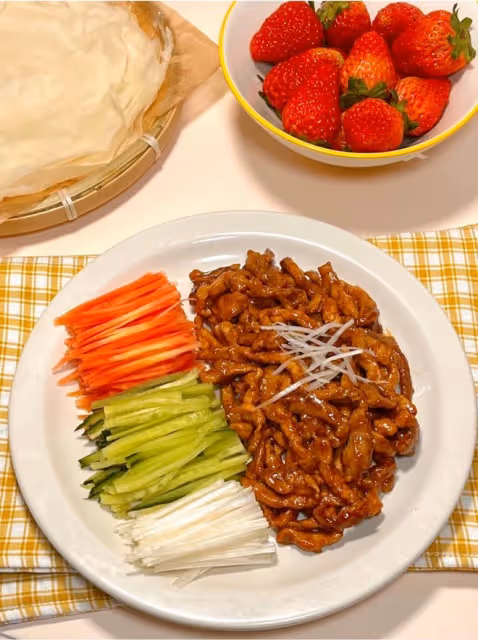 春日限定-京醬肉絲卷春餅