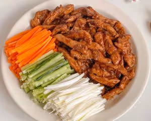 春日限定-京醬肉絲卷春餅