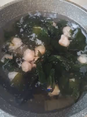 裙帶菜蝦滑湯