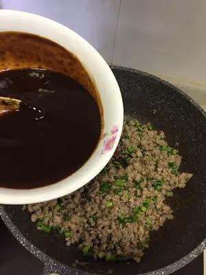 蒜苔炸醬麵