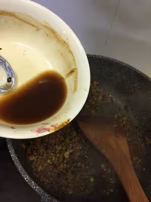 蒜苔炸醬麵