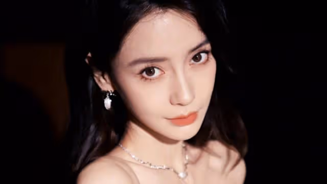被朋友出賣？Angelababy盤腿抽菸視頻外流