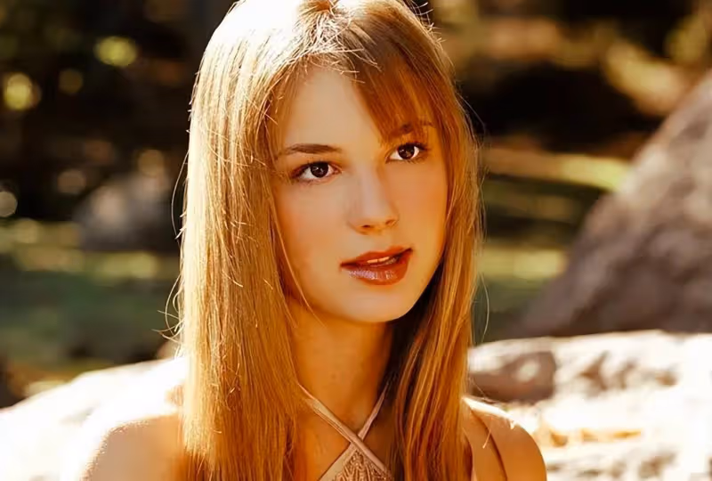 EmilyVanCamp陰暗面變相崇拜,謀劃復仇之路