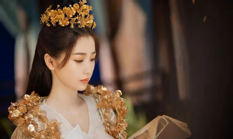 有幾十位女演員扮演兩個角色,有的經典,有的華麗!你喜歡誰?